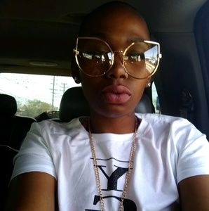 Meet your Posher, Ebony